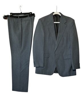 Haggar Charcoal Gray Two-Piece Suit Jacket 40L Pants 34 X 30